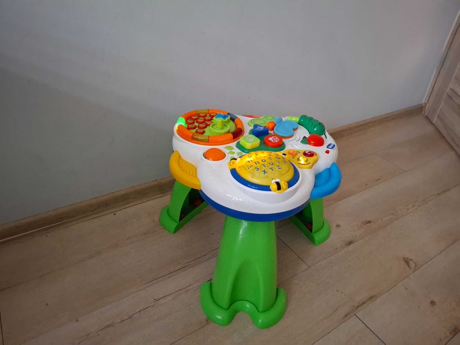 Stolik Edukacyjny Chicco Interaktywny gra i świeci