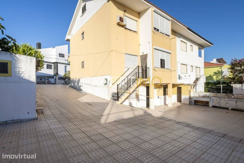Apartamento T2 com Quintal Partilhado e Garagem de 30,50 m²