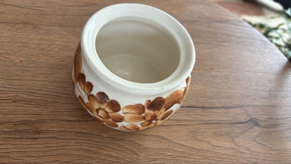 Sprzedam cukiernice ceramiczna recznie malowana brak przykrywki