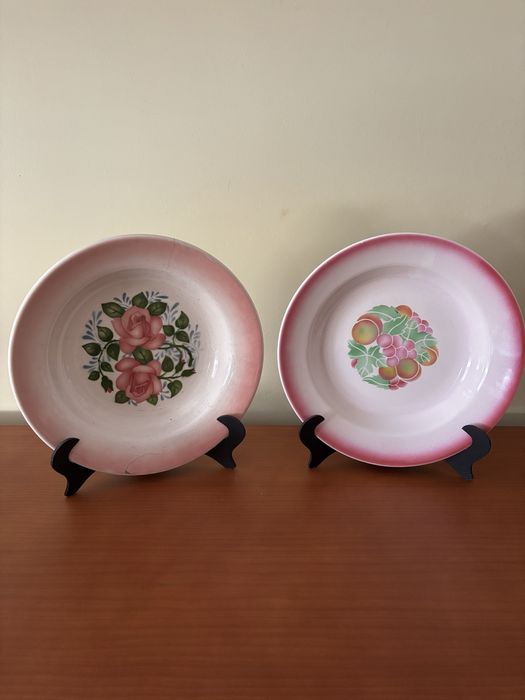 Conjunto de dois pratos decorativos