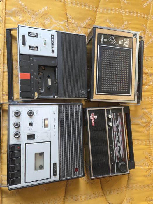 Радіоприймач,  магнітофон СРСР