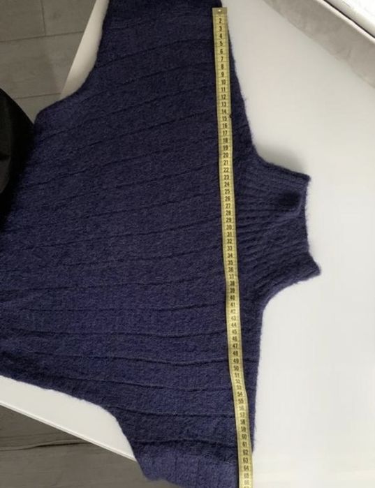 Теплий светр темно- синього кольору