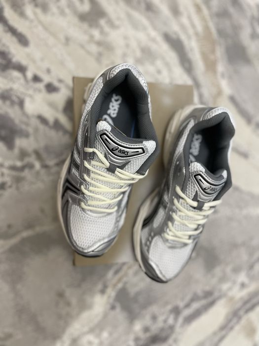 Стильні Кросівки ASICS gel nyc 42 розмір на сіточці