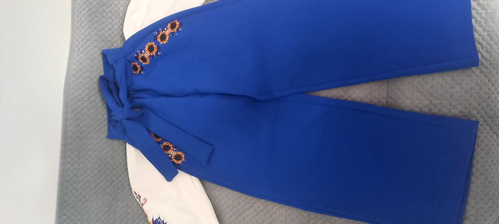 Стильний святковий костюм для дівчинки