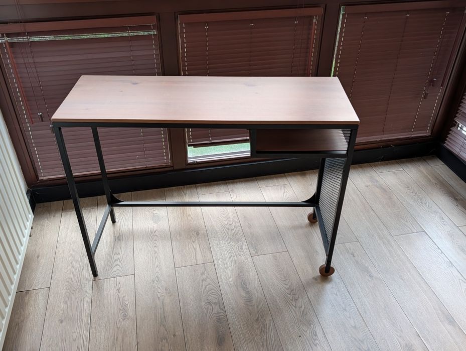 Stolik biurko na laptopa - IKEA Fjallbo