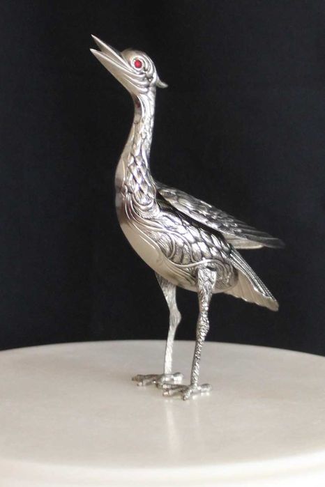 Estatueta vintage de garça ou grou em metal, anos 70.