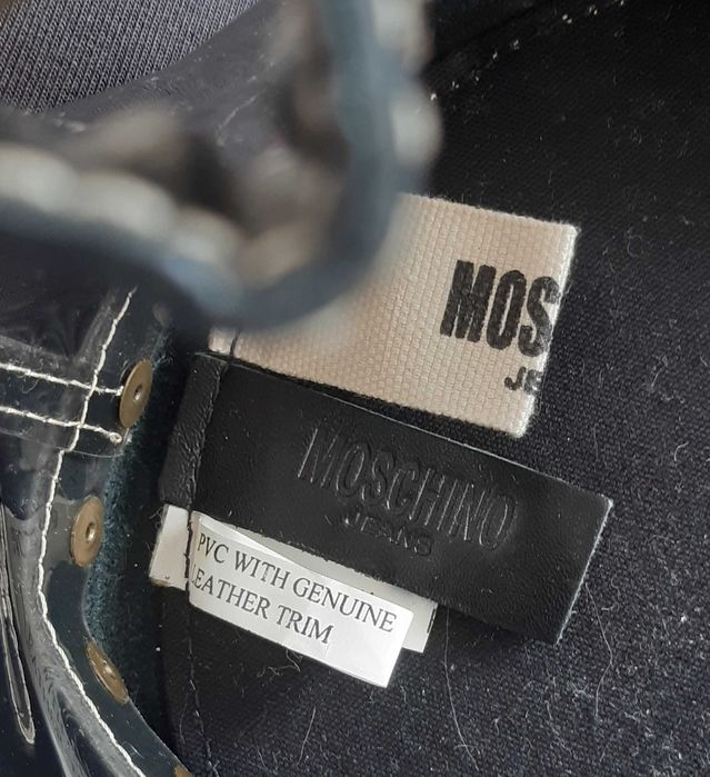 Брендовая кожанная сумка на зятяжке moschino, оригинал