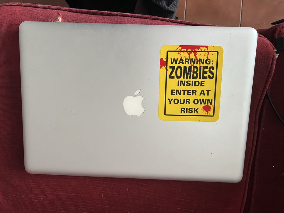 Vendo Macbook 17” pro 2011