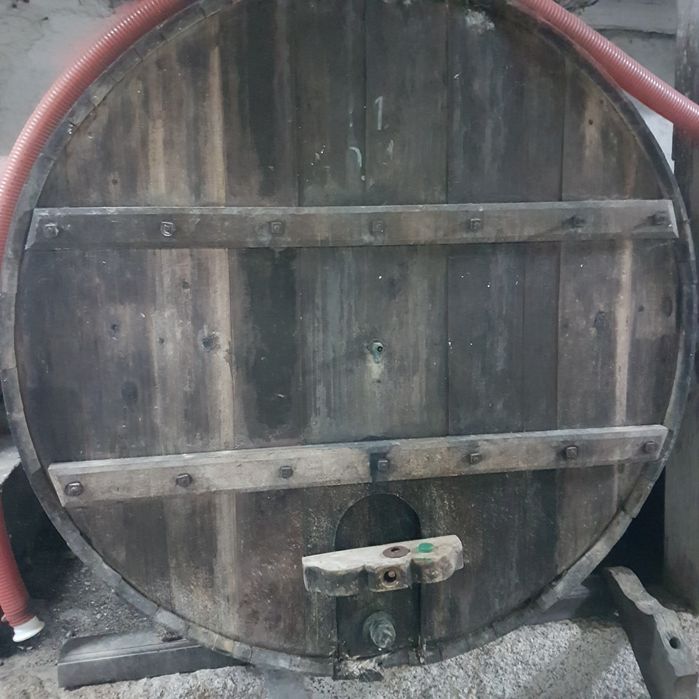 Vendo túneis em madeira. São muito antigos e  grandes.