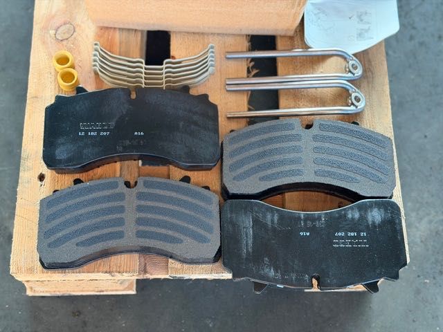 LIEBHERR LTM 1130 zestaw klocków hamulcowych 4 szt