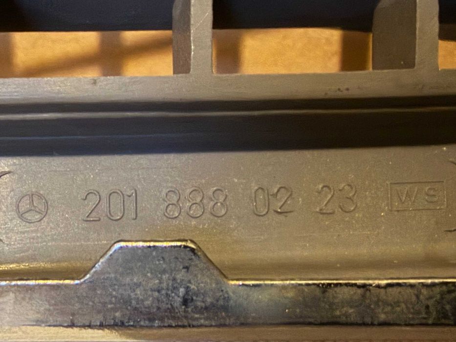 Gril Atrapa  MERCEDES W201 190