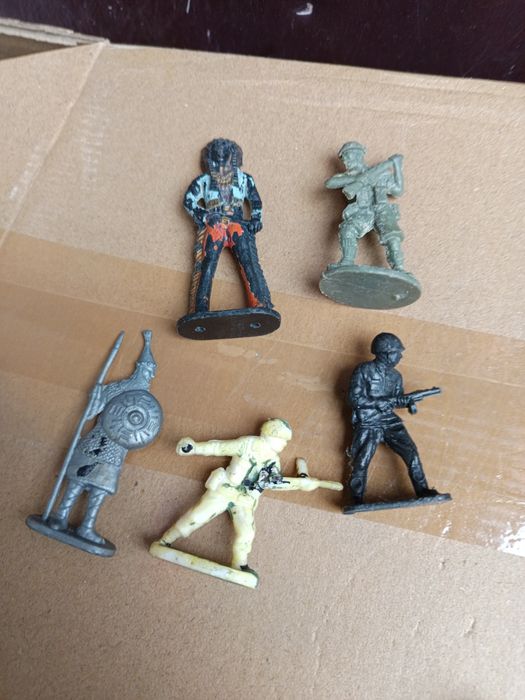 5 starych vintage PRL  żołnierzyków plastikowych