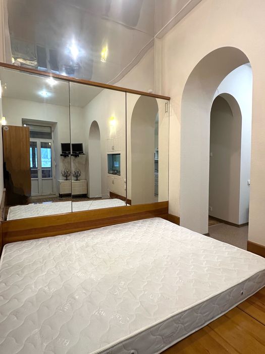 ЗАВЖИ Є СВІТЛО! Центр міста. Оренда 1-к. квартири 34 м2 - Десятинна 13