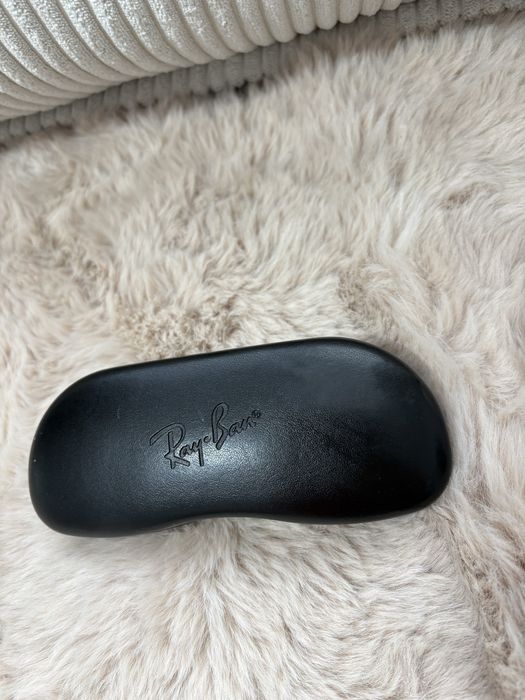 czarne, twarde etui na okulary Ray-Ban