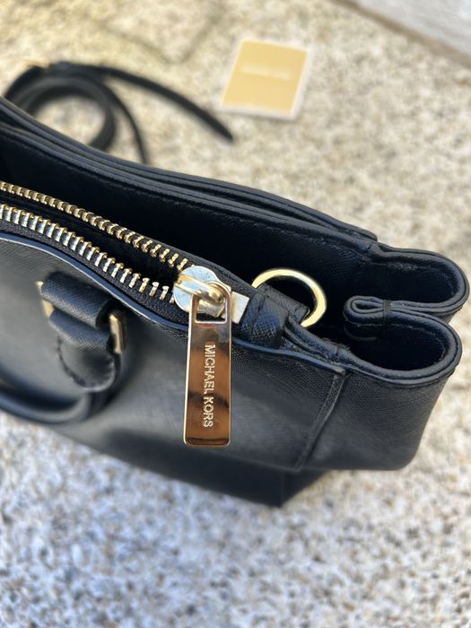 Mala de Ombro Michael Kors Kellen Medium em Pele Saffiano Preta