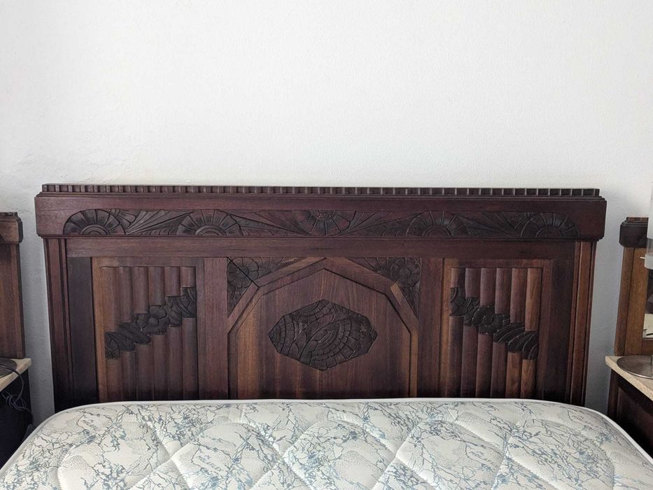 Conjunto de quarto em madeira