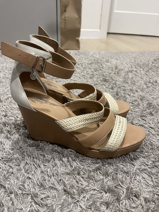 Продам босоножки женские Armani
