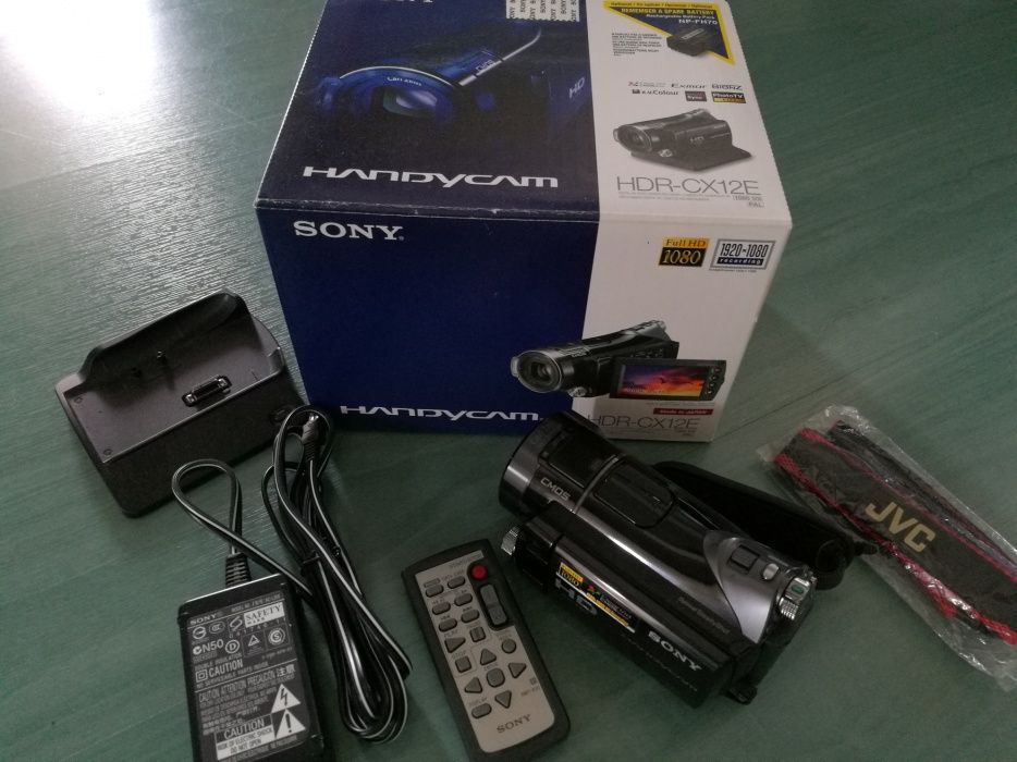 Sony HDR-CX12, kamera Full HD wykrywająca uśmiech