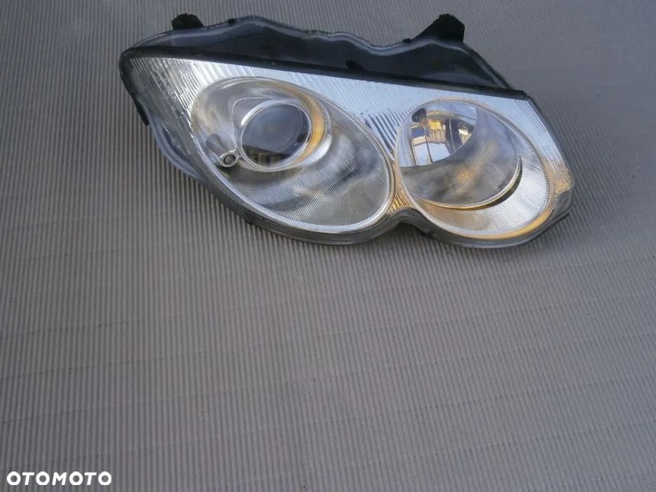 Lampa Reflektor Prawa Euro Chrysler 300m