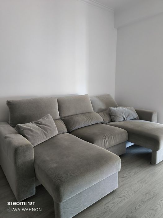 Sofá Eskilstuna IKEA com assentos  deslizantes