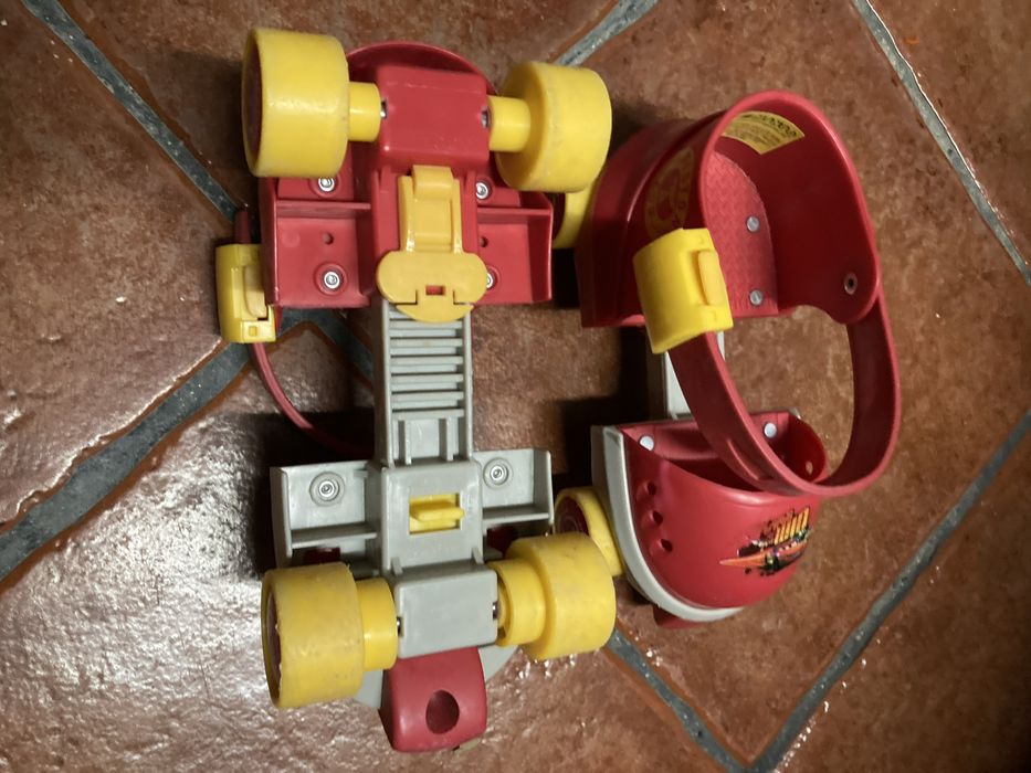 Patins de criança como novos do Cars