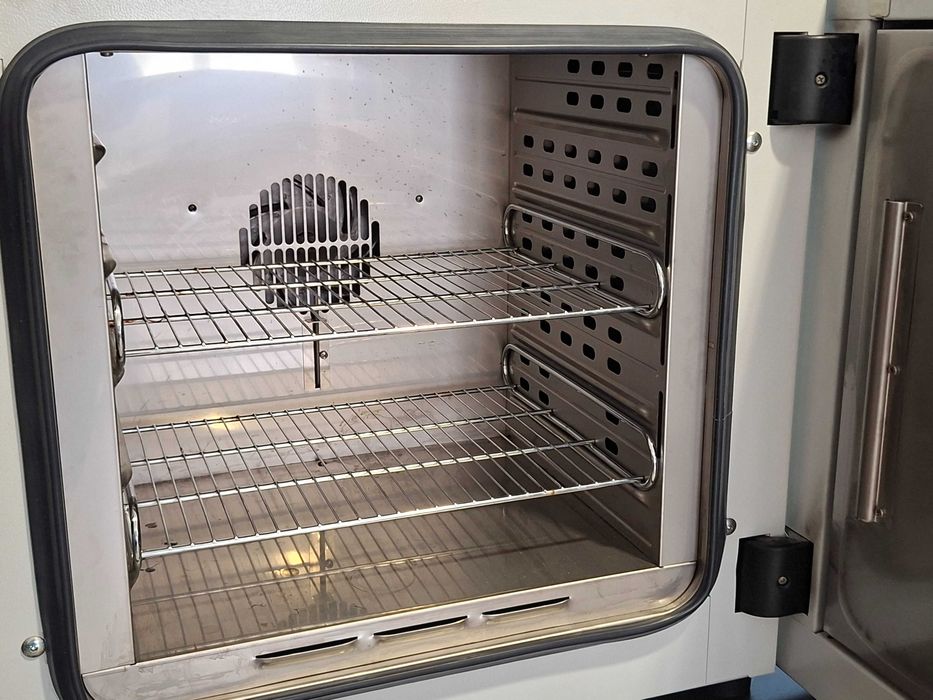 Estufa de secagem para laboratório marca Binder