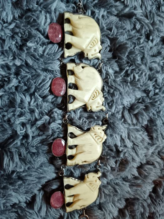 Pulseira rubi e osso