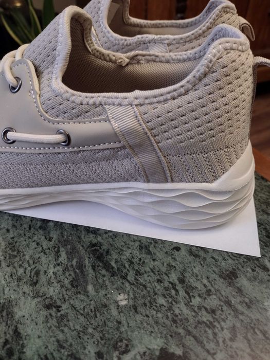 Nowe  buty letnie sportowe bardzo lekkie rozm.40