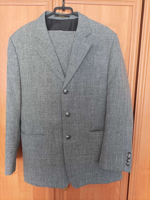 Костюм чоловічий світло-сірий.