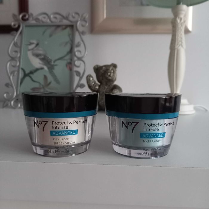 No7 krem na noc przeciwsarzeniowy Protect & Perfect Intense Advanced