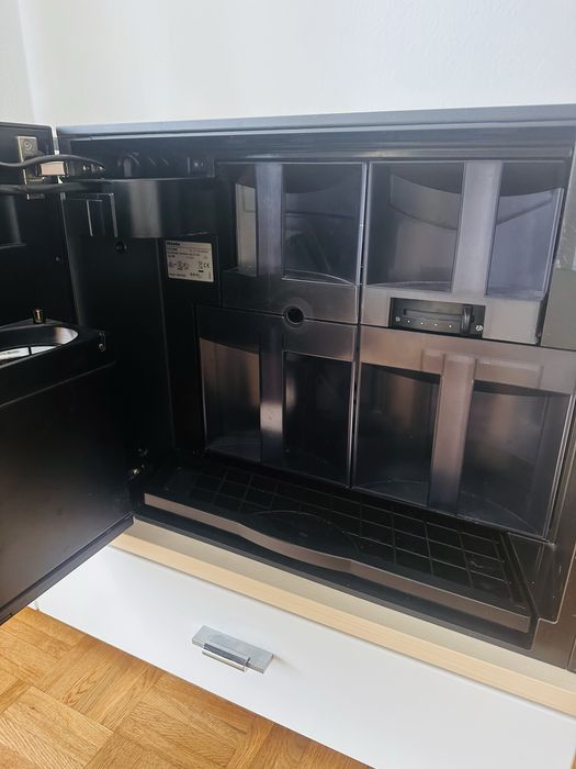 Вбудована кавова машина Miele CVA 5065