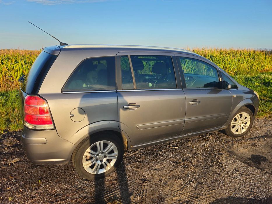 Opel Zafira Opel Zafira B 1.8 140KM benzyna, opłacony  i przegląd do 2027