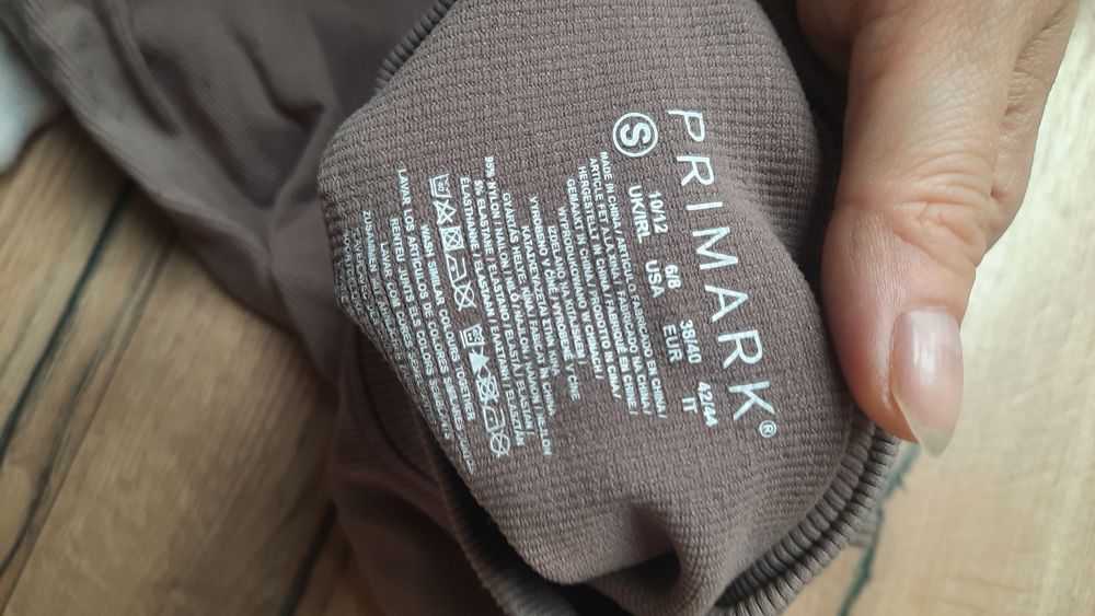 Prążkowane czekoladowe body