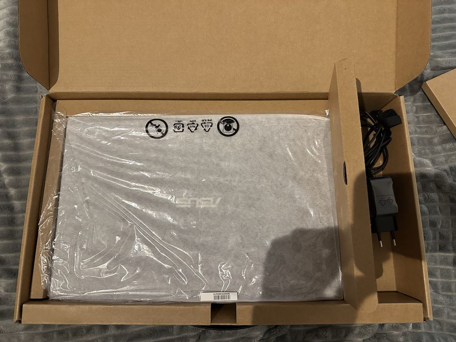 Laptop ASUS i5-1135G7/16 GB RAM/512GB SSD/Win 11