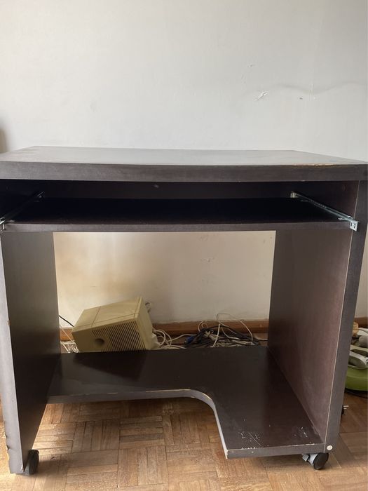 Secretária com prateleira para teclado