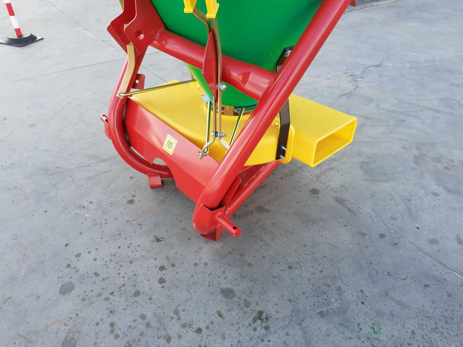 Rozsiewacz lejek 300 l - 400 l Polowy-Sadowniczy