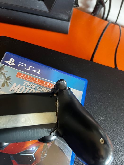 Ps4 slim 500gb usada + comando + the crew motorshowfest +Fifa17+Fifa15