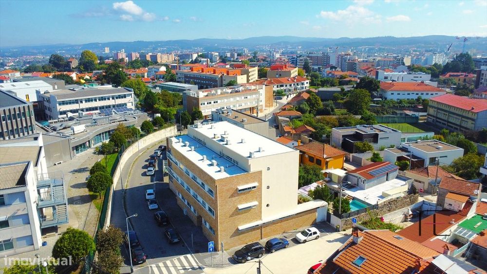 T3+1 com vivência de moradia, garagem fechada e terraço exclusivo de 8