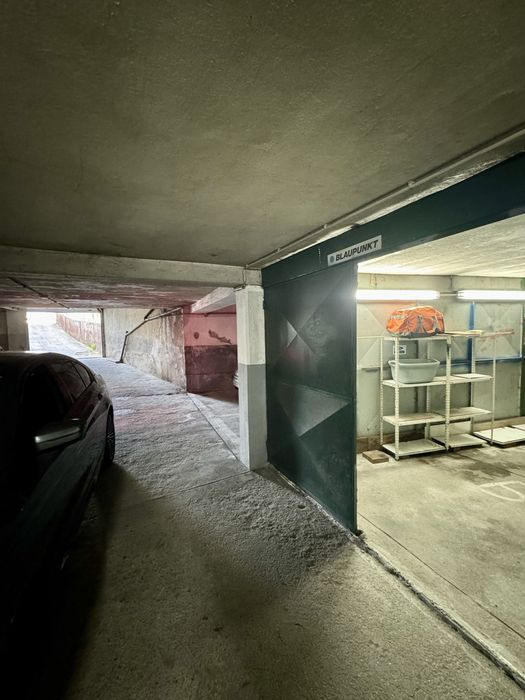 Garagem / arrumos / box fechada