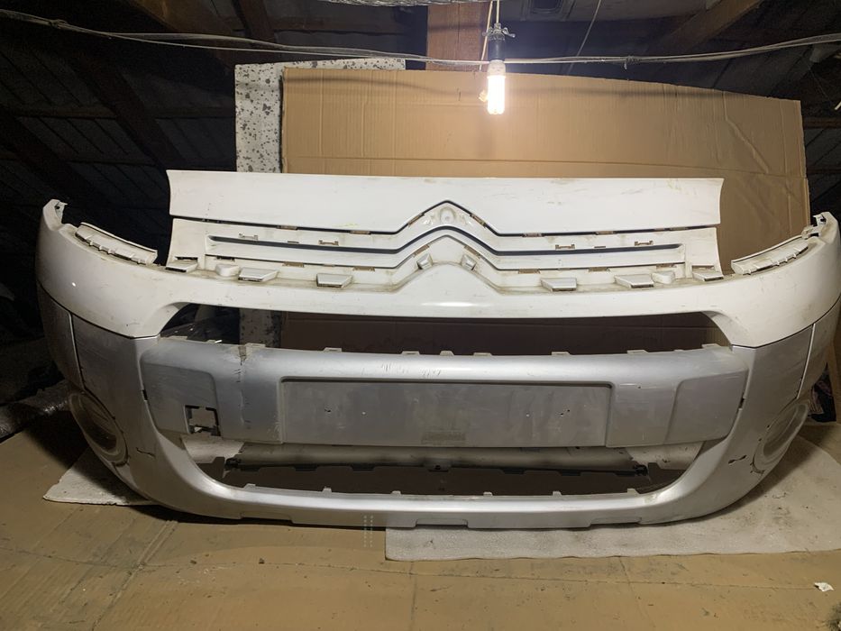 Бампер передній