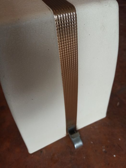 Крышка швейной машинки