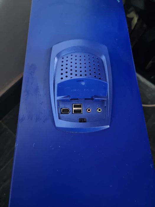Caixa Thermaltake Xaser III com alguns componentes