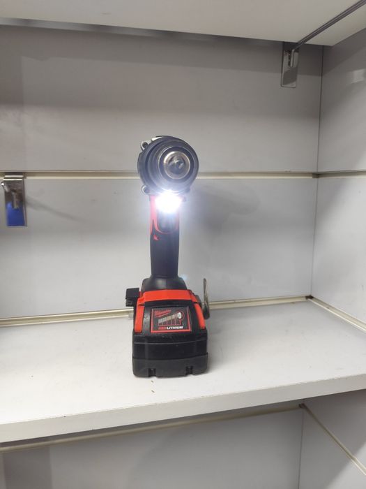 Milwaukee M18 BLDD2 безщітковий акумуляторний шуруповерт Мілвоке оригінал