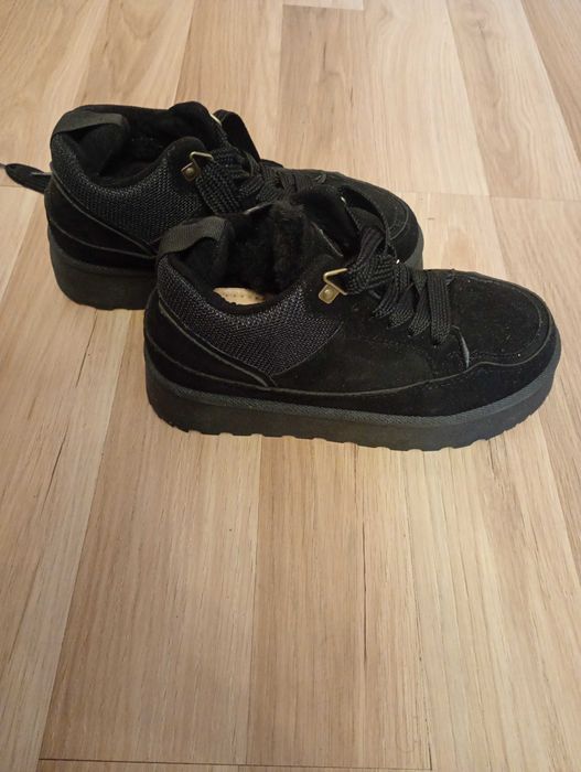 Czarne buty na wysokiej podeszwie rozmiar 39