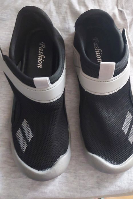 Nowe sandały dziecięce