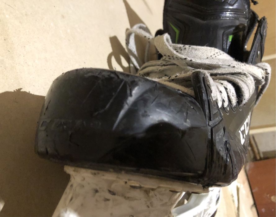 Коньки хоккейные