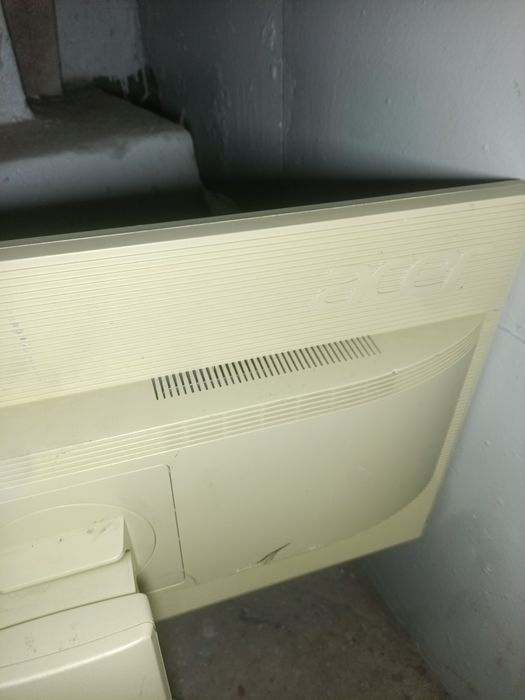 Монітор Acer работает