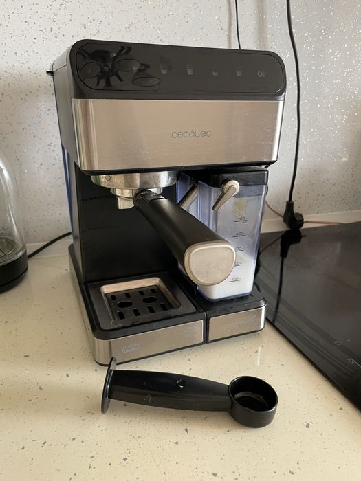 Кавоварка ріжкова Cecotec Cumbia Power Instant-ccino 20 Touch