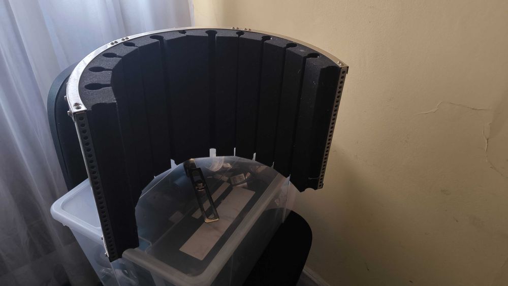 the t.bone Micscreen LE Absorvedor e Difusor Móvel Microfone