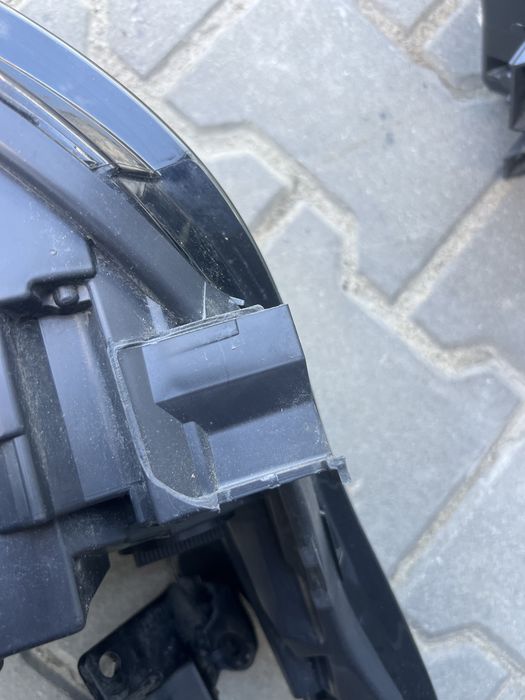 Lampa przednia lewa range rover sport